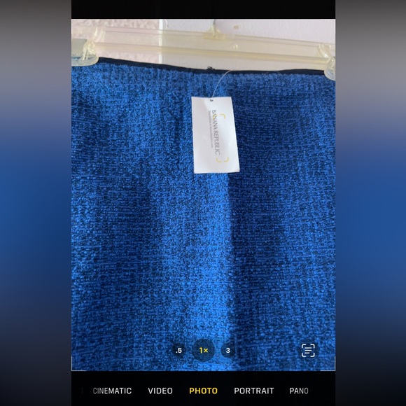 Brand new Banana Republic stylish fancy elegant knee length skirt. - Picture 3 of 9